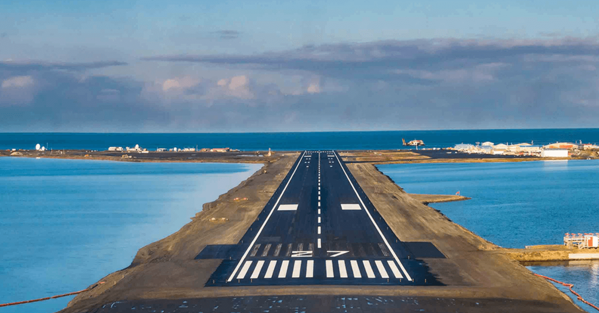 ICAO recommended Airport Signs, Runway and Taxiway Markings